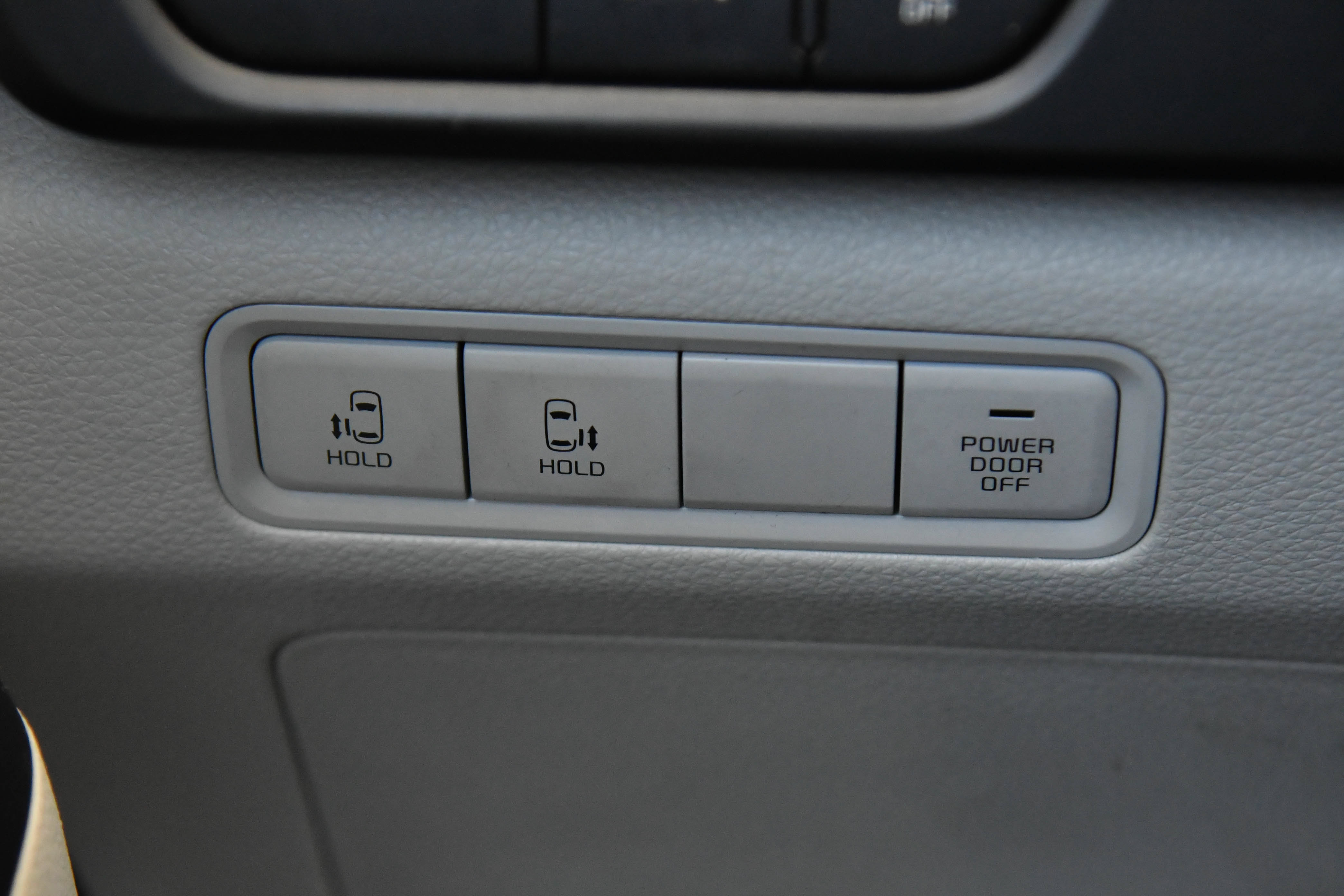 Used 2023 Kia Carnival LX FWD image 34