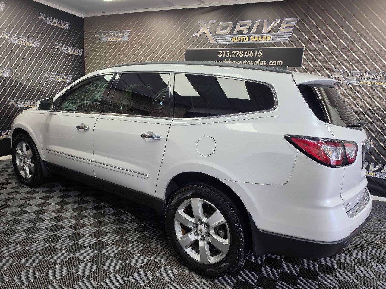 Used 2016 Chevrolet Traverse LTZ FWD image 12