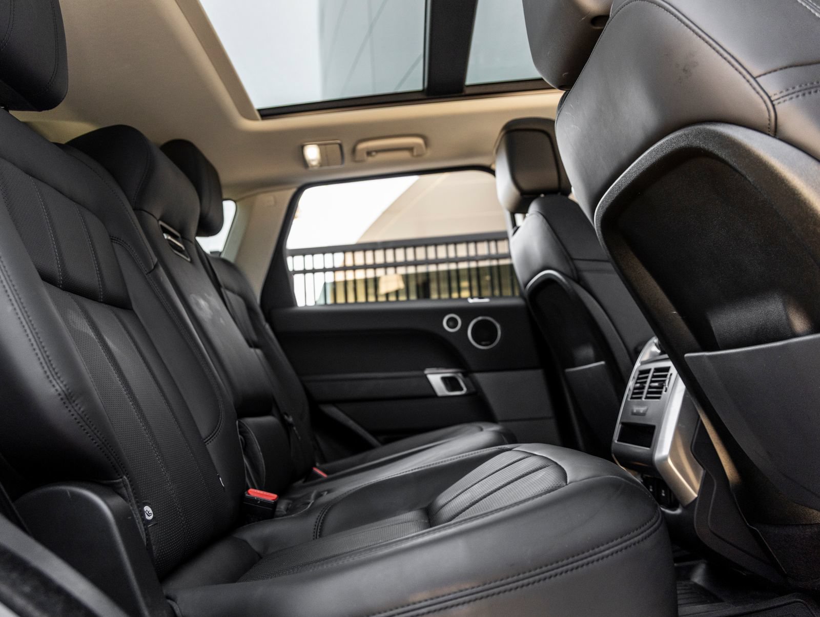 Used 2019 Land Rover Range Rover Sport HSE AWD/4WD image 36