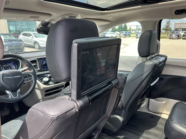 Used 2019 Chrysler Pacifica Touring-L Plus w/ Advanced Safetytec Group FWD image 24