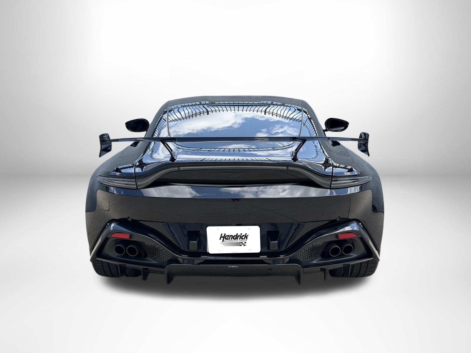 Used 2022 Aston Martin V8 Vantage Coupe RWD image 15