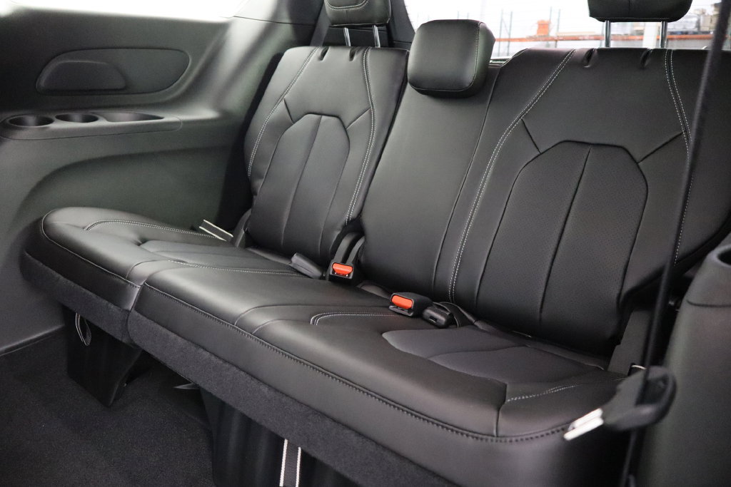 New 2026 Chrysler Pacifica Select FWD image 19