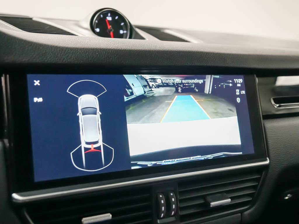 Used 2022 Porsche Cayenne AWD/4WD image 30