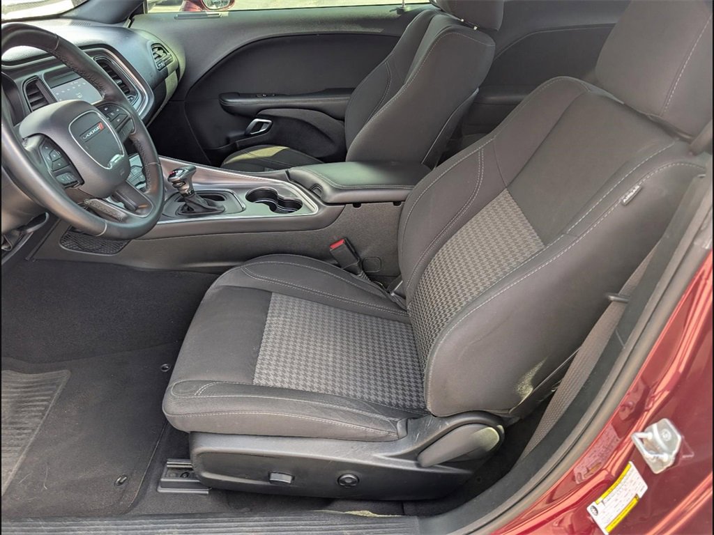 Used 2019 Dodge Challenger SXT image 10