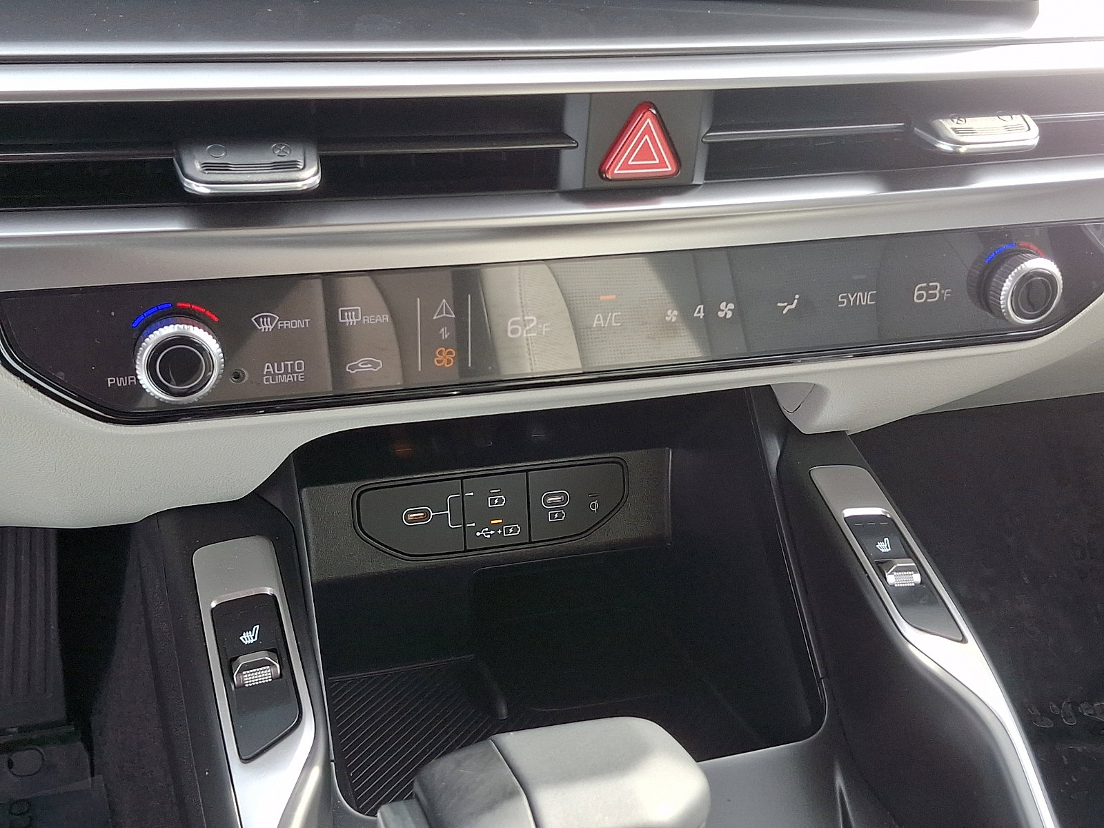 Certified 2025 Kia Sorento S AWD/4WD image 15