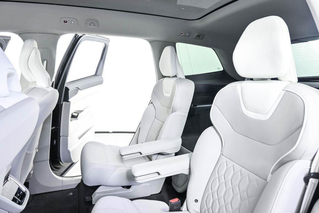 Used 2025 Volvo EX90 Plus AWD/4WD image 21