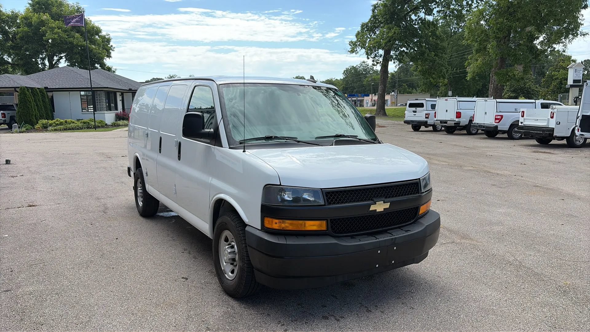 Used 2021 Chevrolet Express 2500 RWD image 3