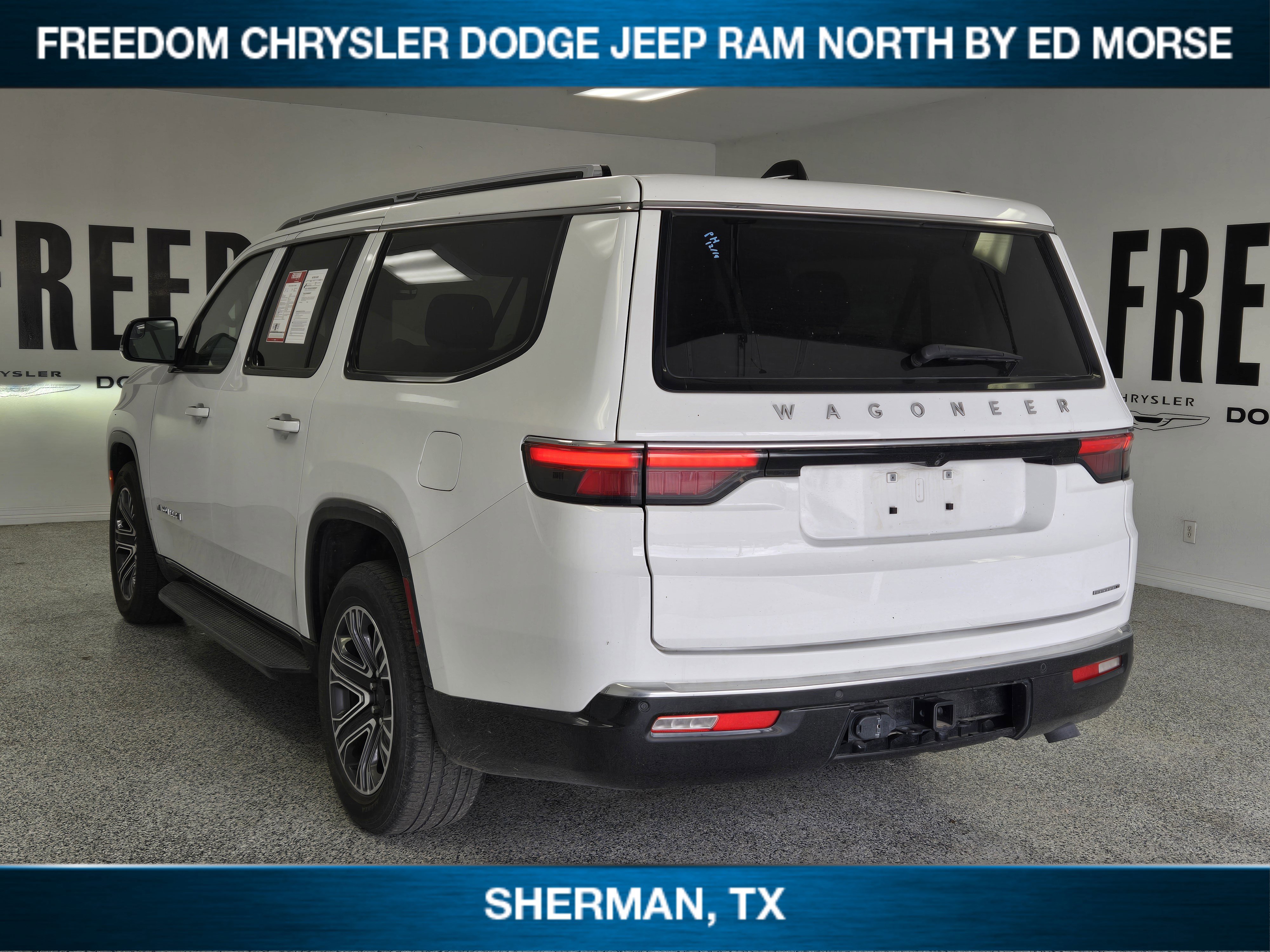 Used 2024 Jeep Wagoneer L Series II w/ Flexible Seating Group AWD/4WD image 4