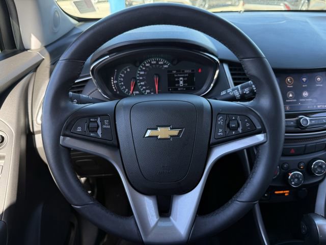 Used 2021 Chevrolet Trax LT w/ LT Convenience Package image 14