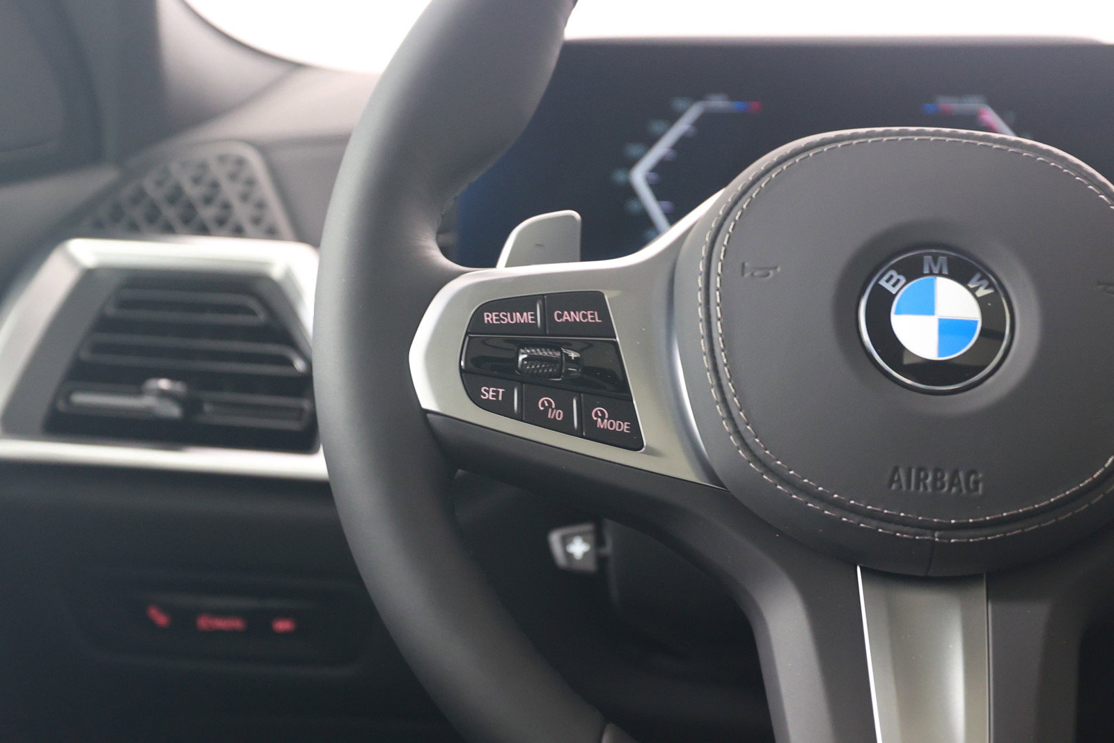 Used 2025 BMW X6 xDrive40i w/ Parking Assistance Package image 15