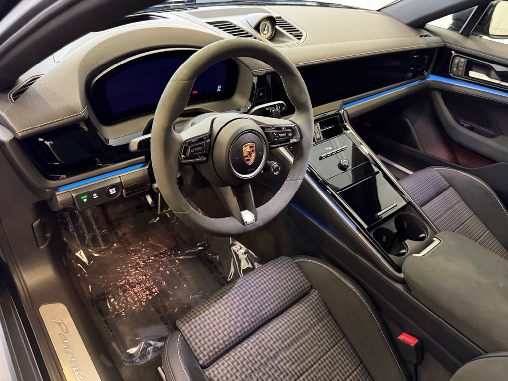 Certified 2025 Porsche Panamera 4 AWD/4WD image 4