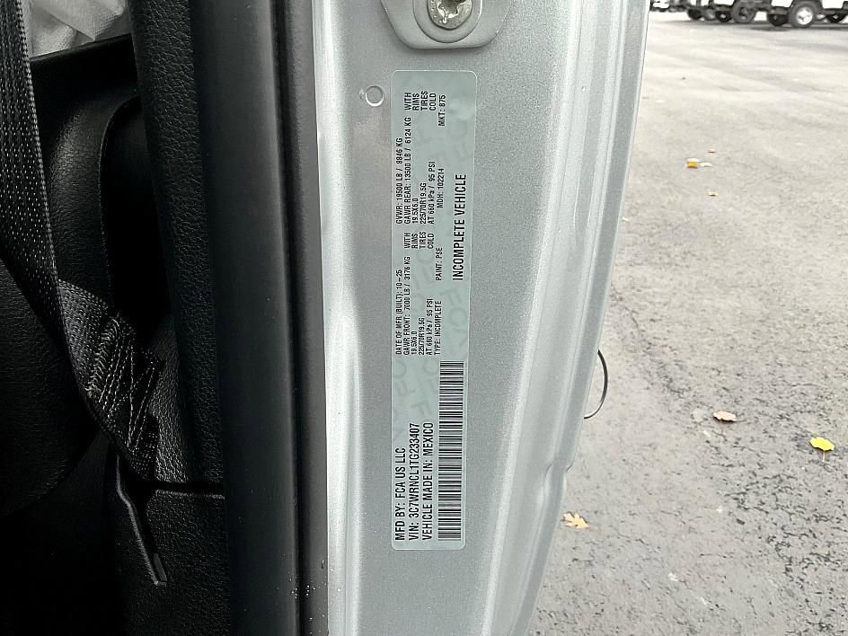 New 2026 RAM 5500 4x4 Regular Cab image 32