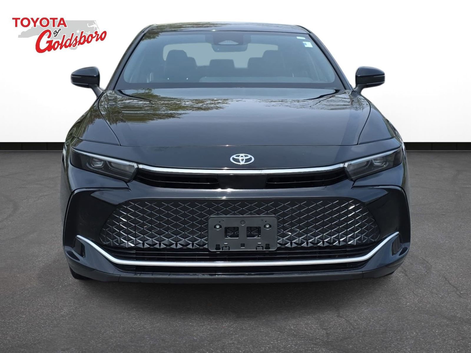Used 2023 Toyota Crown XLE image 2