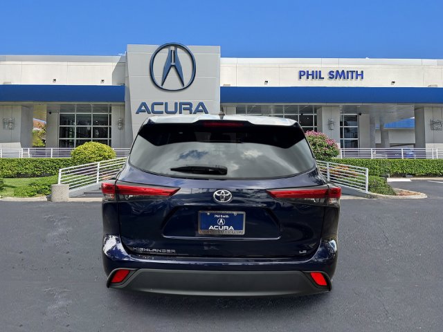 Used 2022 Toyota Highlander LE FWD image 6