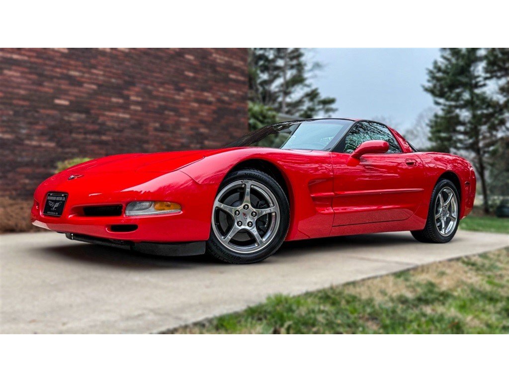Used 2004 Chevrolet Corvette Coupe w/ Roof Package image 2
