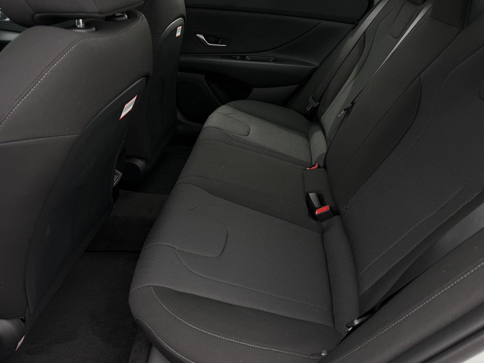 New 2026 Hyundai Elantra SE FWD image 9