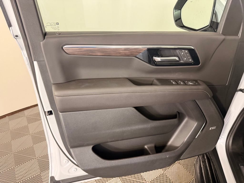 New 2026 Chevrolet Suburban Premier AWD/4WD image 17
