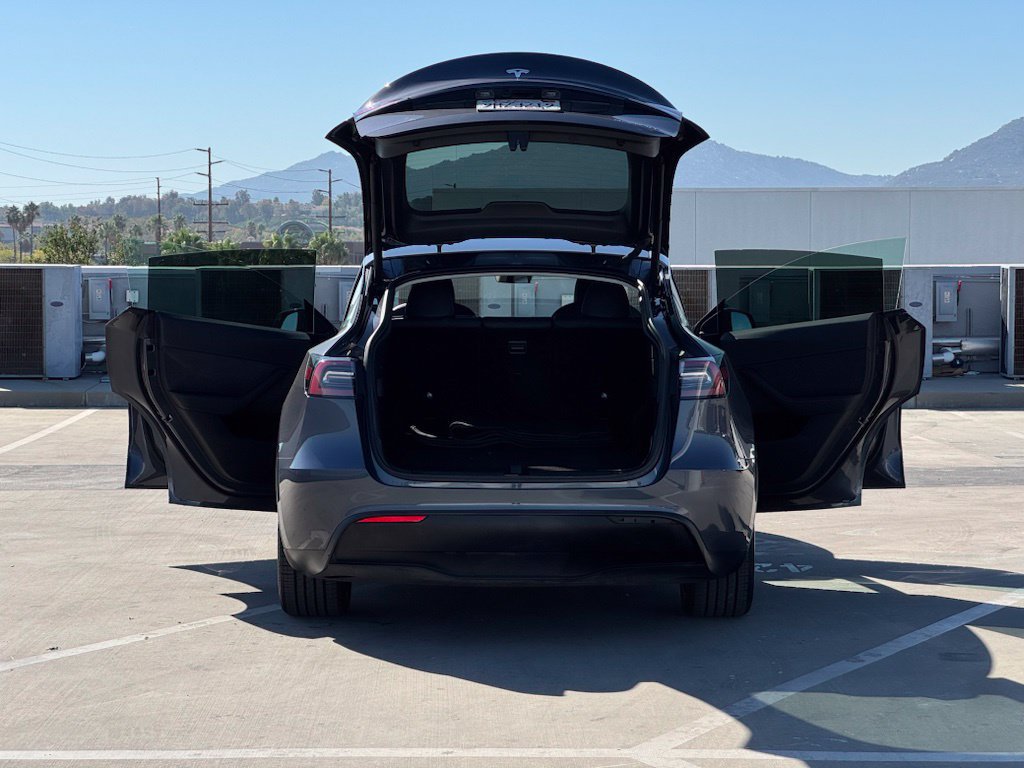 Used 2023 Tesla Model Y Long Range AWD/4WD image 27