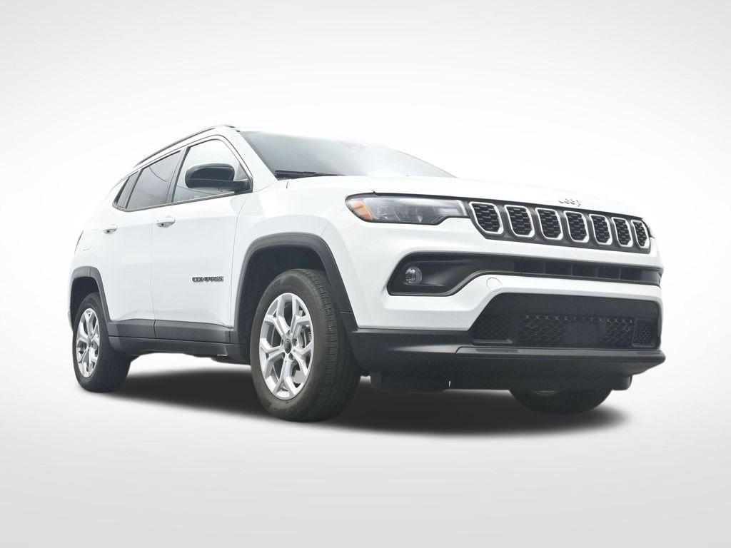 Used 2025 Jeep Compass Latitude image 32