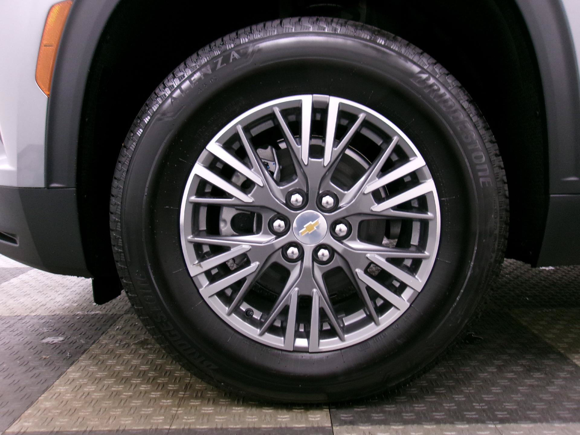 New 2027 Chevrolet Traverse LT w/ Driver Confidence Package FWD image 8