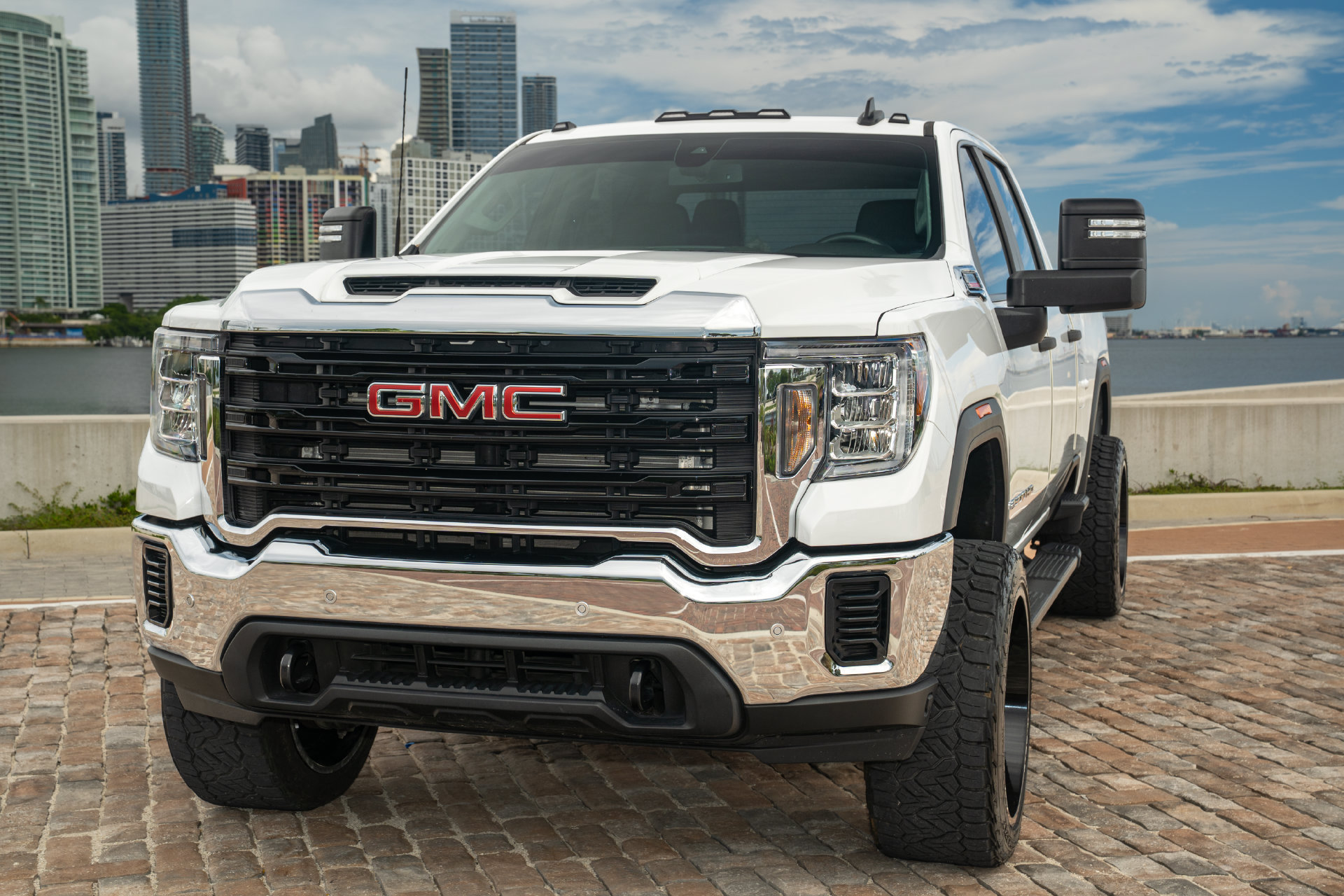 Used 2023 GMC Sierra 2500 Pro w/ Convenience Package AWD/4WD image 2
