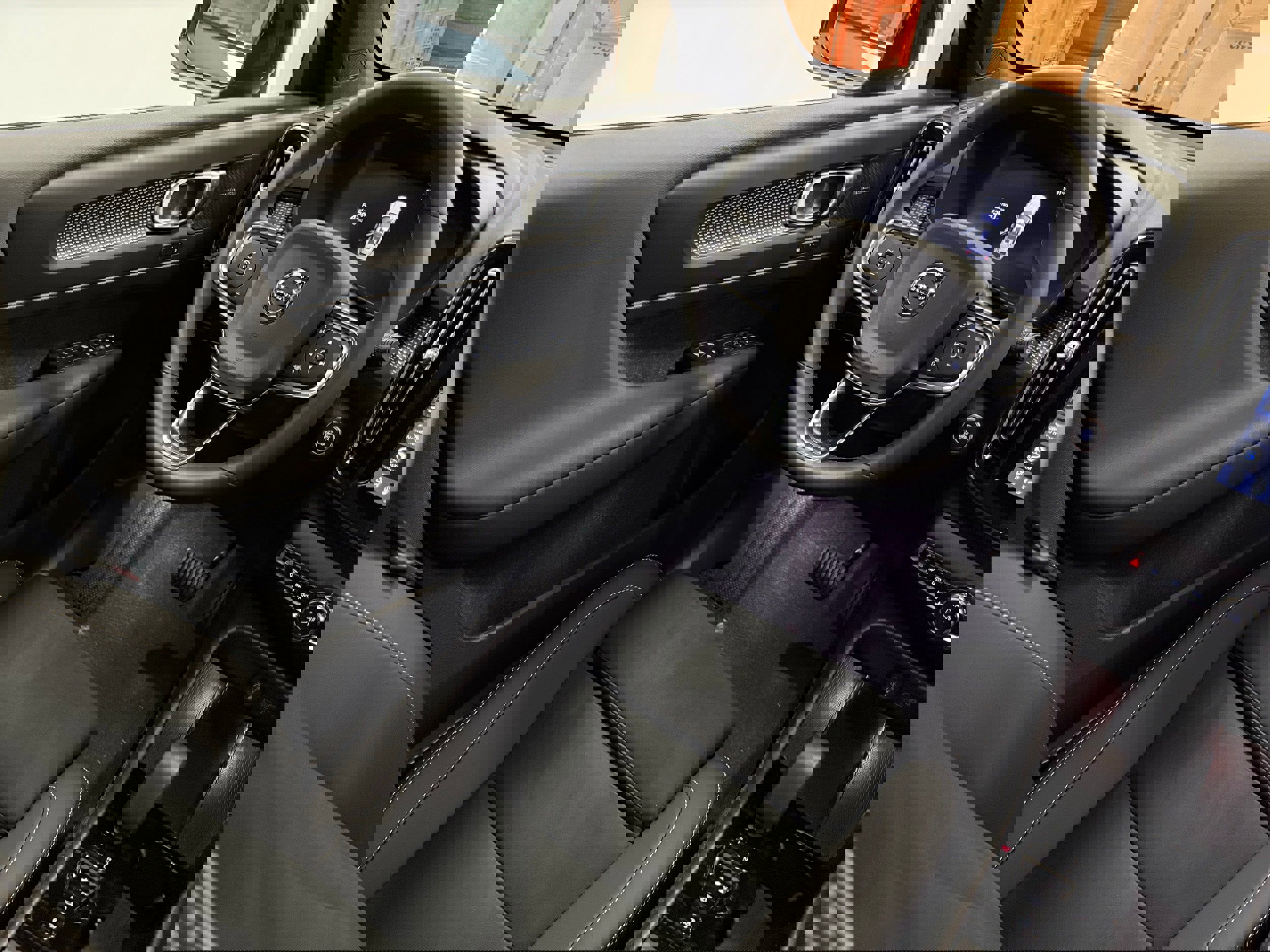 New 2026 Volvo XC40 B5 Ultra w/ Protection Package Premier image 25