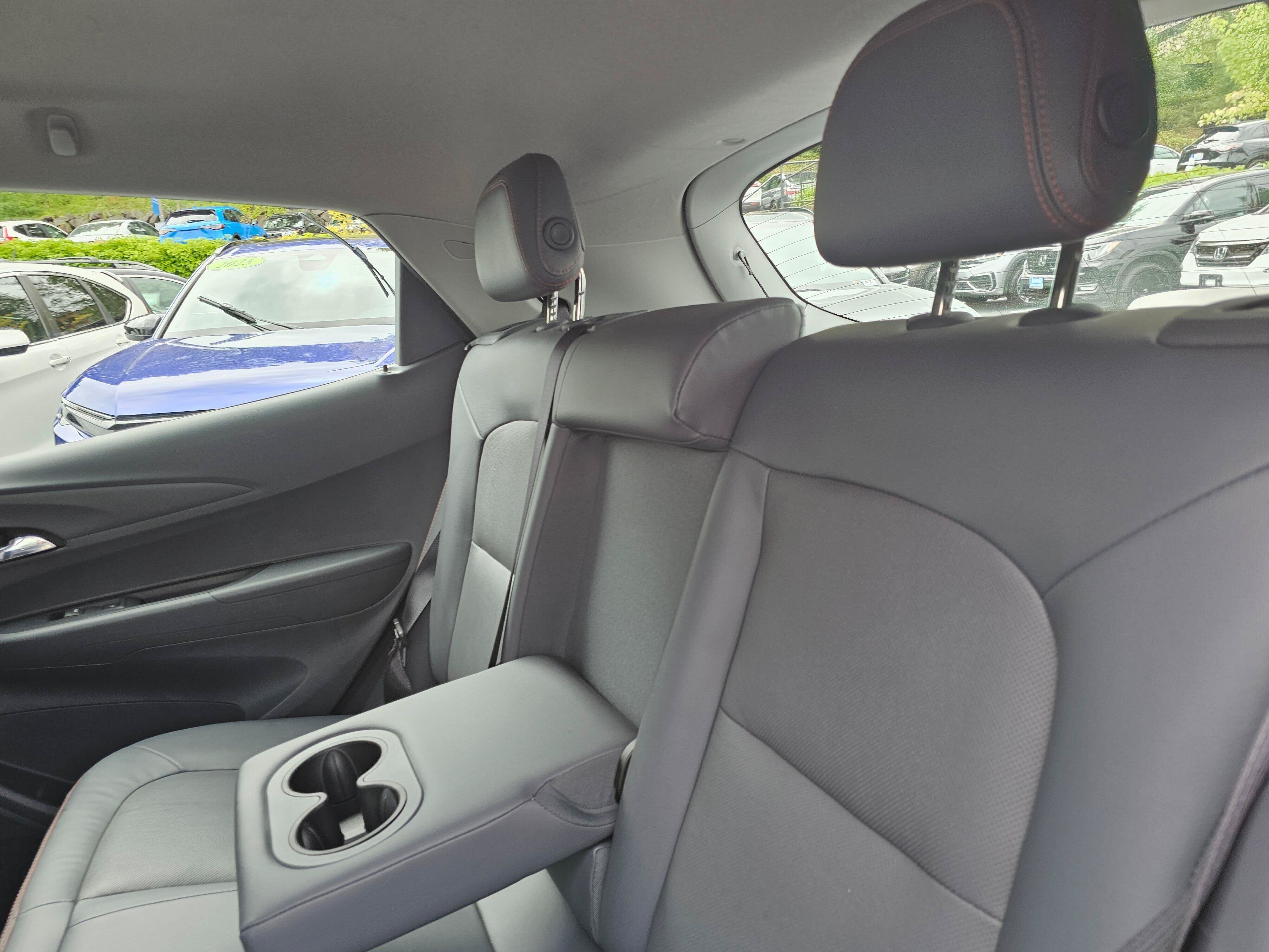 Used 2019 Chevrolet Bolt Premier w/ Infotainment Package FWD image 18