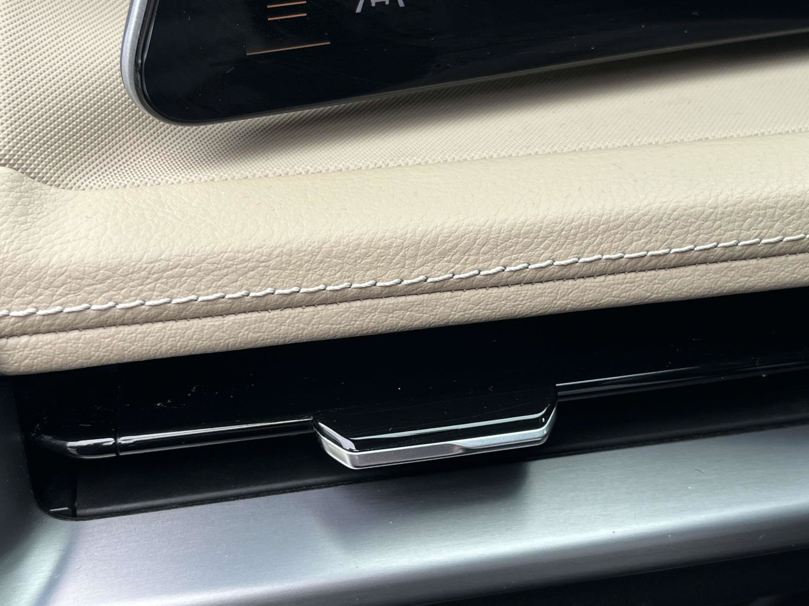 Used 2024 Cadillac XT4 Luxury w/ Trailering Package FWD image 30