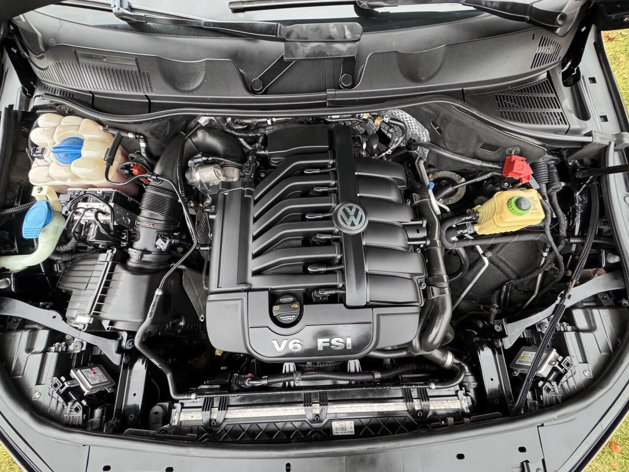 Used 2012 Volkswagen Touareg Sport AWD/4WD image 15