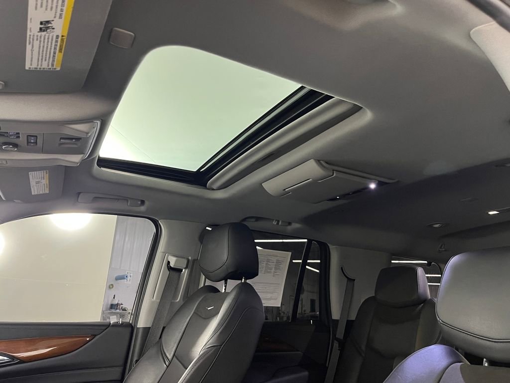 Used 2020 Cadillac Escalade Premium Luxury image 28