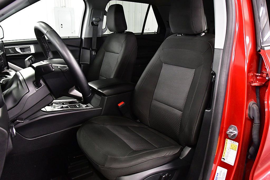 Used 2023 Ford Explorer XLT image 29