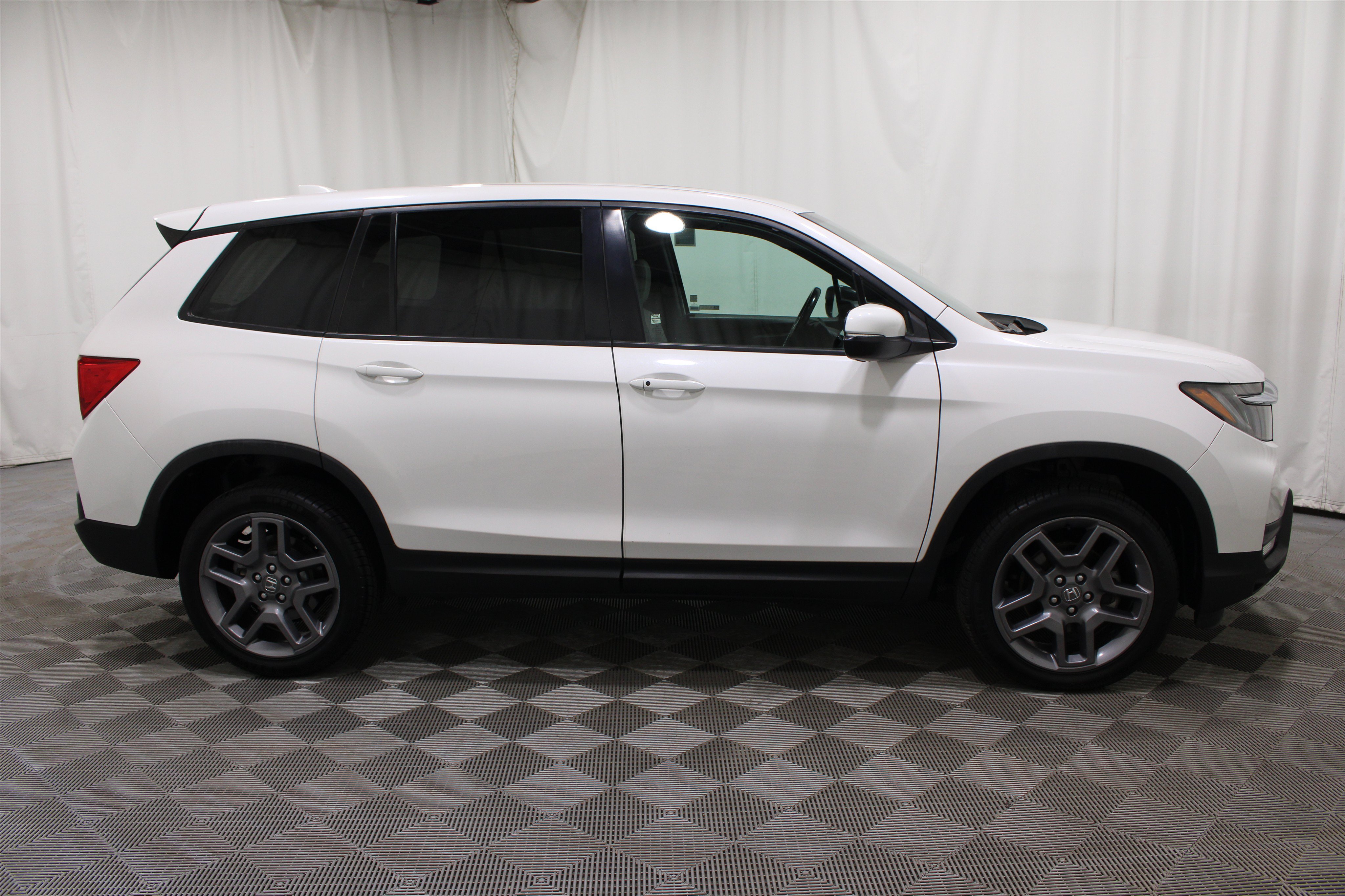 Used 2023 Honda Passport EX-L image 32