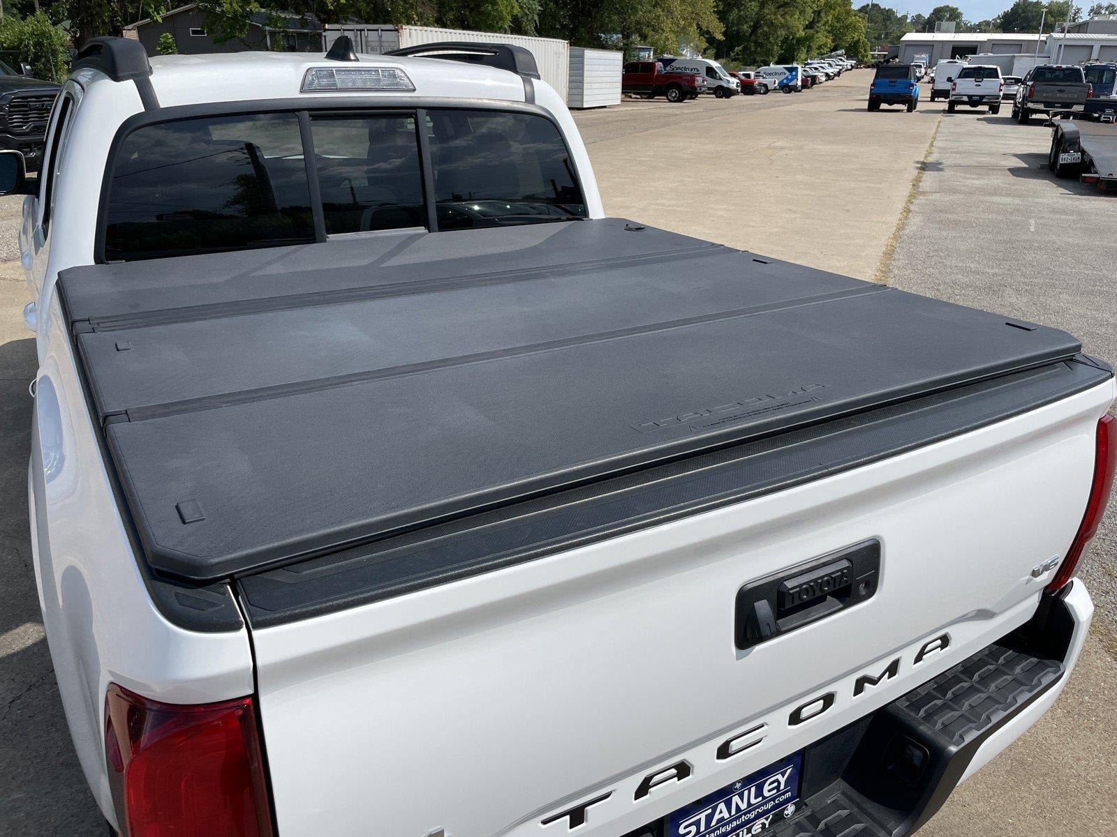 Used 2022 Toyota Tacoma SR AWD/4WD image 39