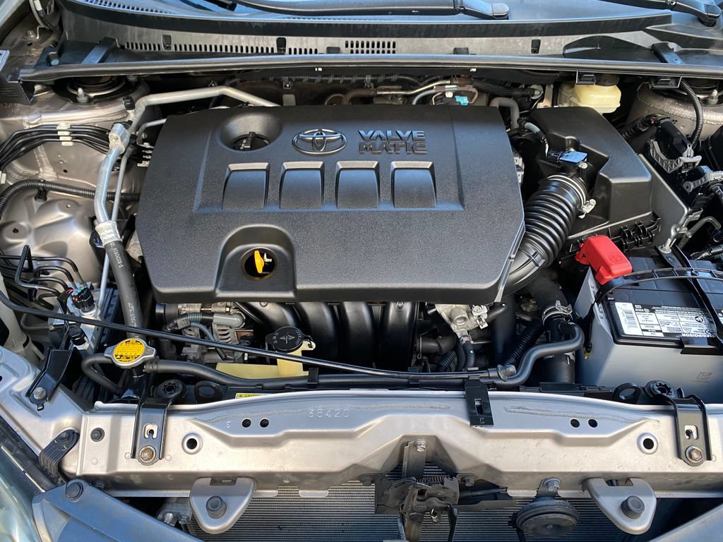 Used 2015 Toyota Corolla LE FWD image 28