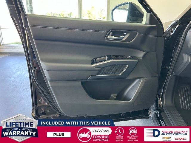 Used 2025 Nissan Pathfinder SL image 13