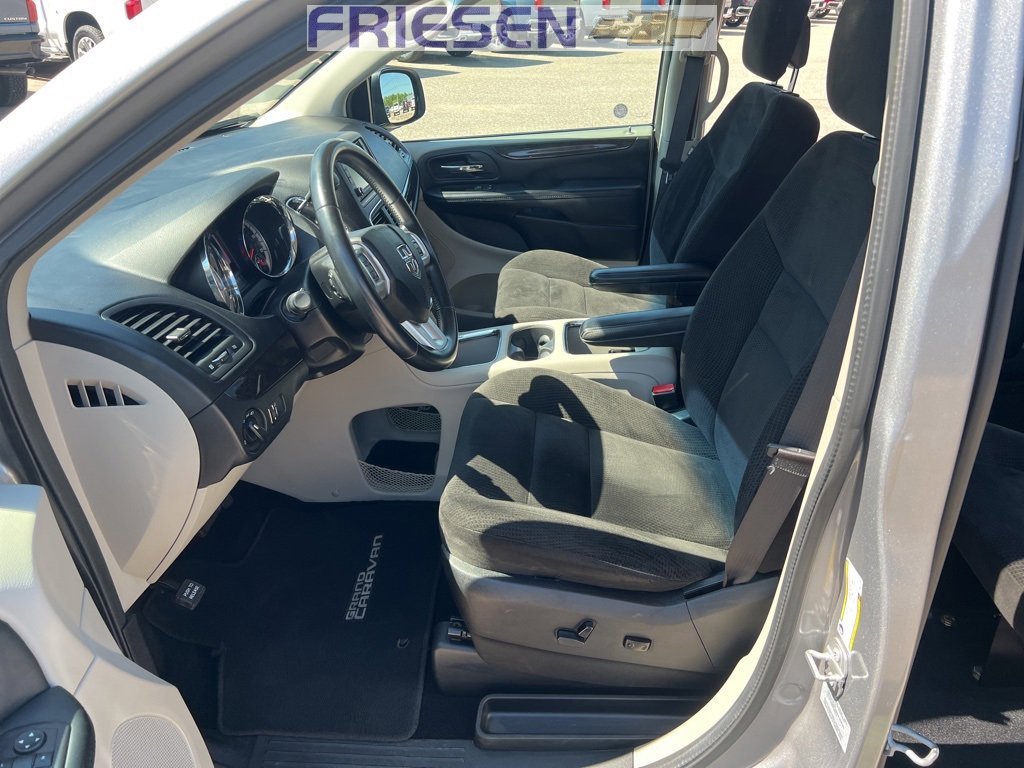 Used 2016 Dodge Grand Caravan SXT w/ Rear Park Assist Package image 13