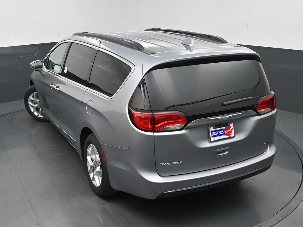 Used 2017 Chrysler Pacifica Touring-L w/ Tire & Wheel Group image 34
