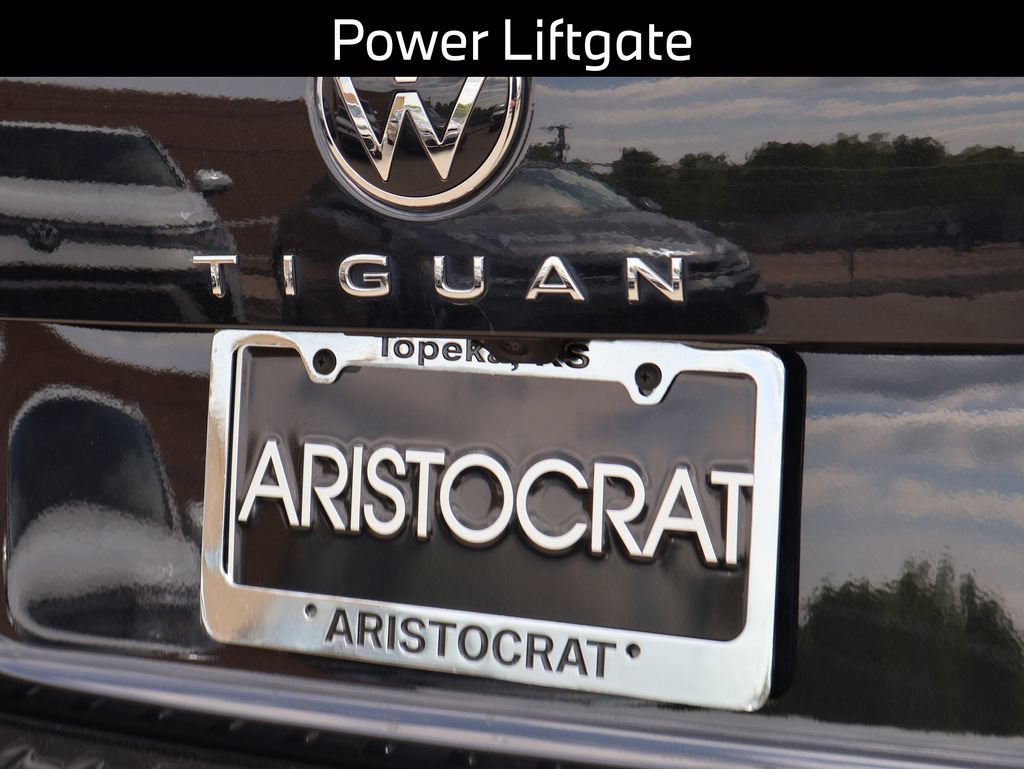 Certified 2023 Volkswagen Tiguan SE R-Line FWD image 10