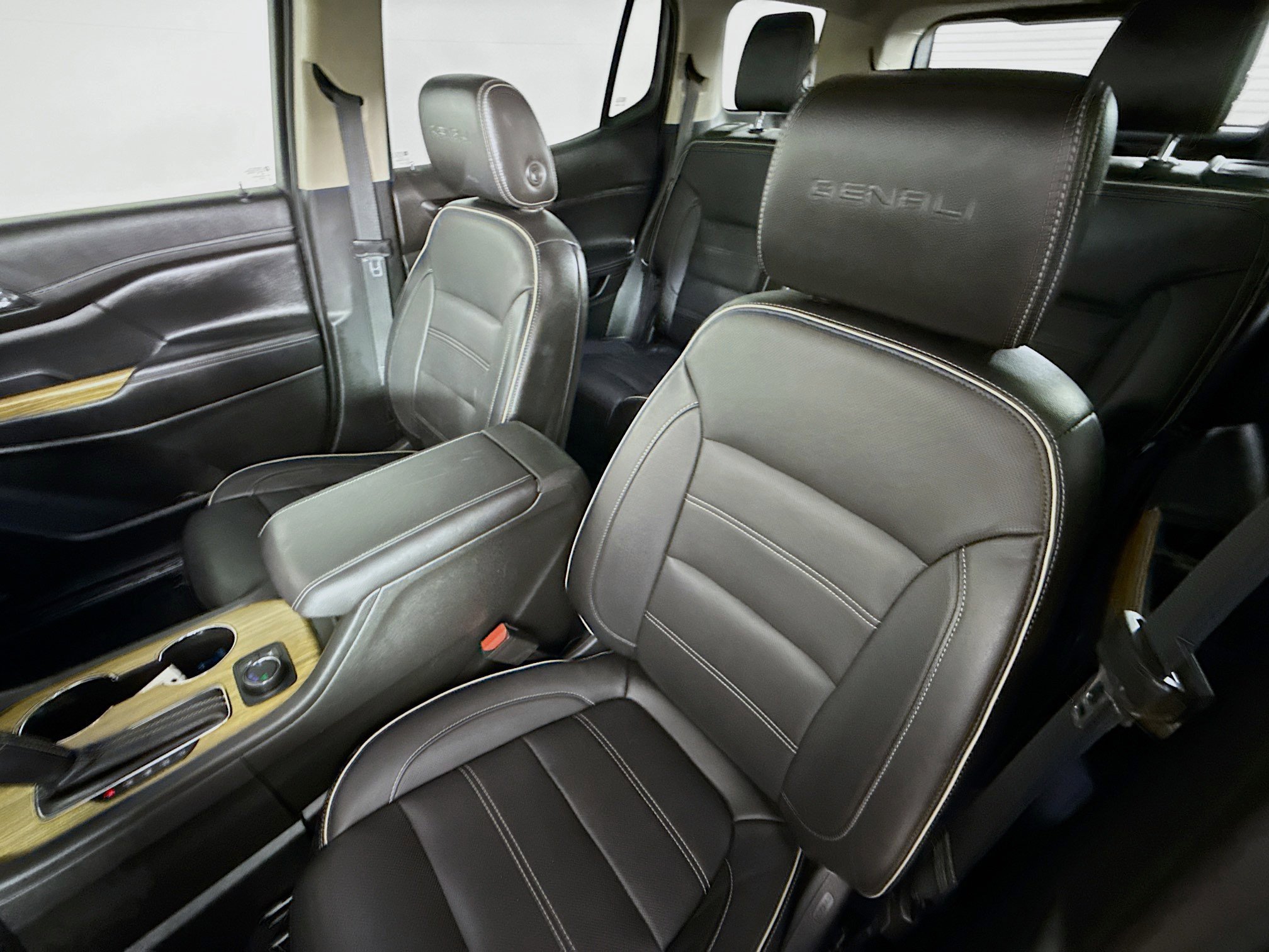 Used 2019 GMC Acadia Denali image 26