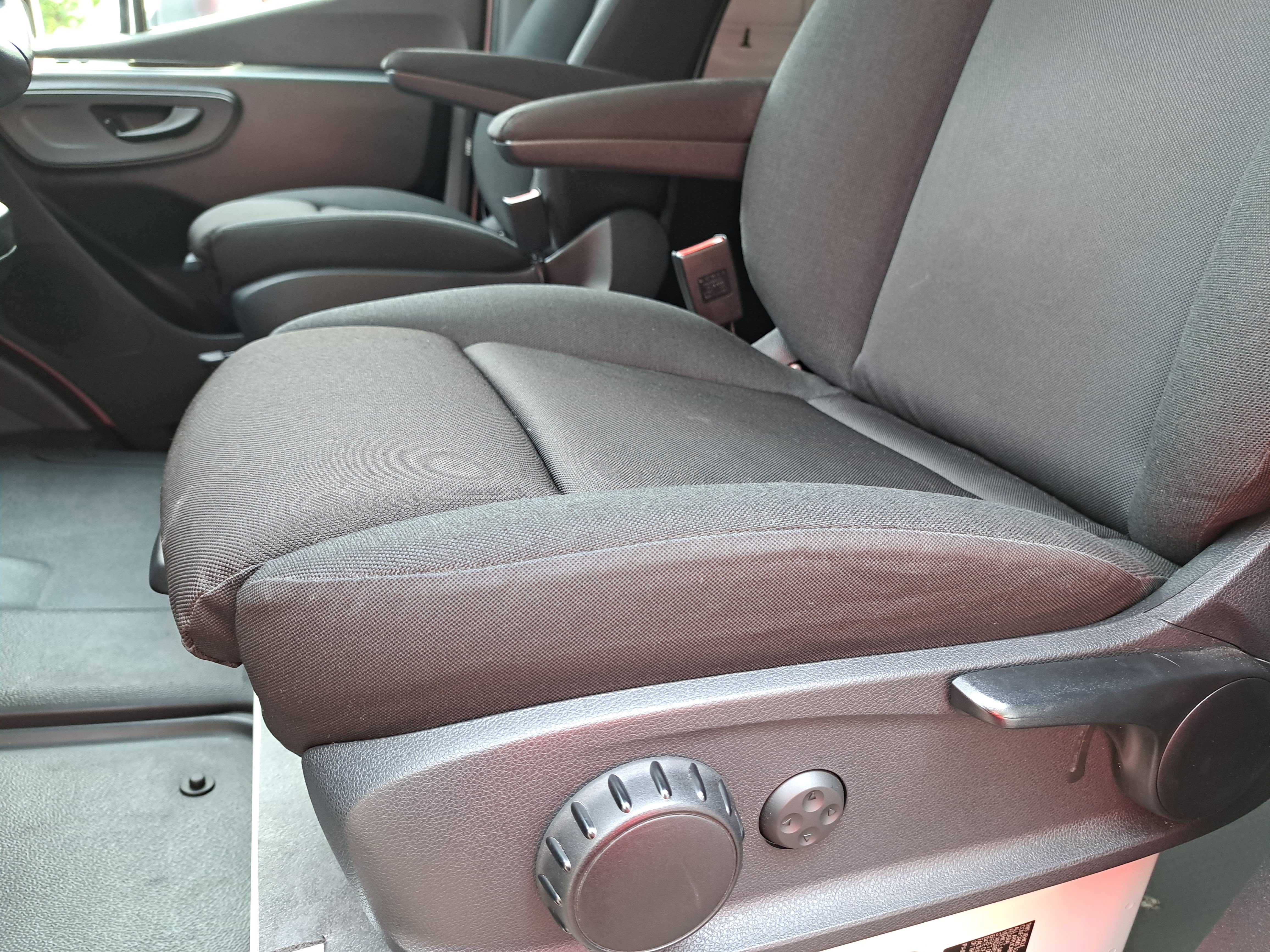 Used 2024 Mercedes-Benz eSprinter 170 Cargo image 30