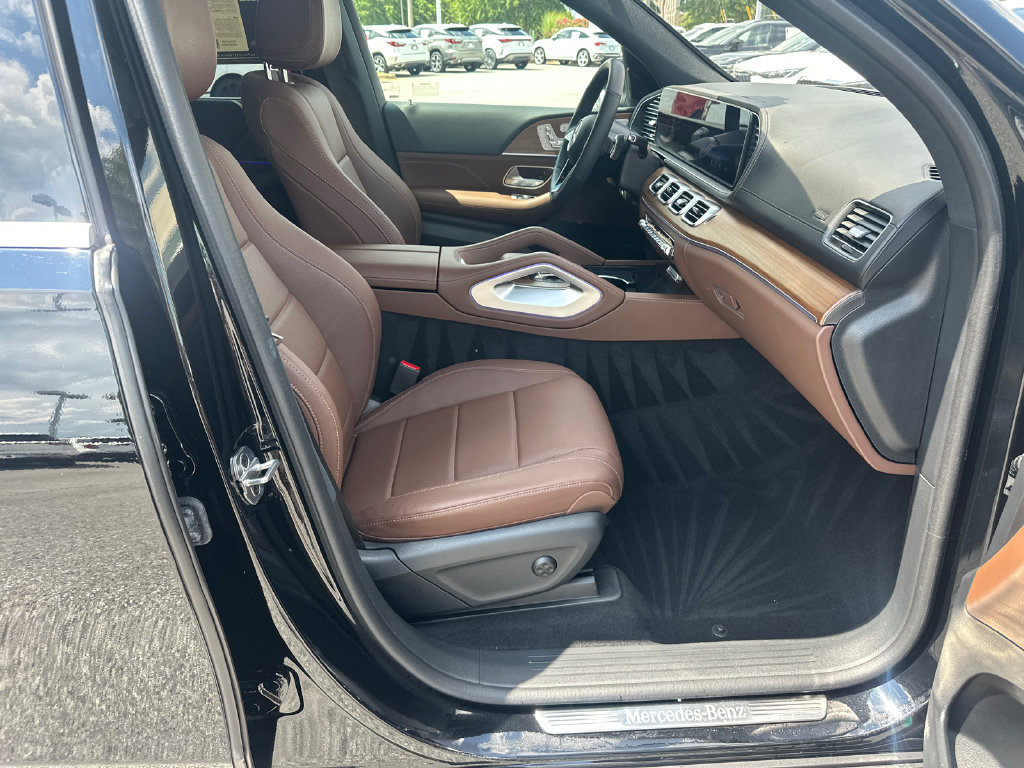 Used 2024 Mercedes-Benz GLS 450 4MATIC image 12