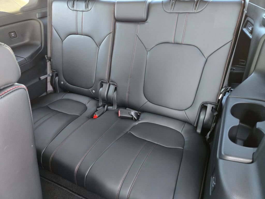 Used 2025 Honda Pilot Black Edition image 15