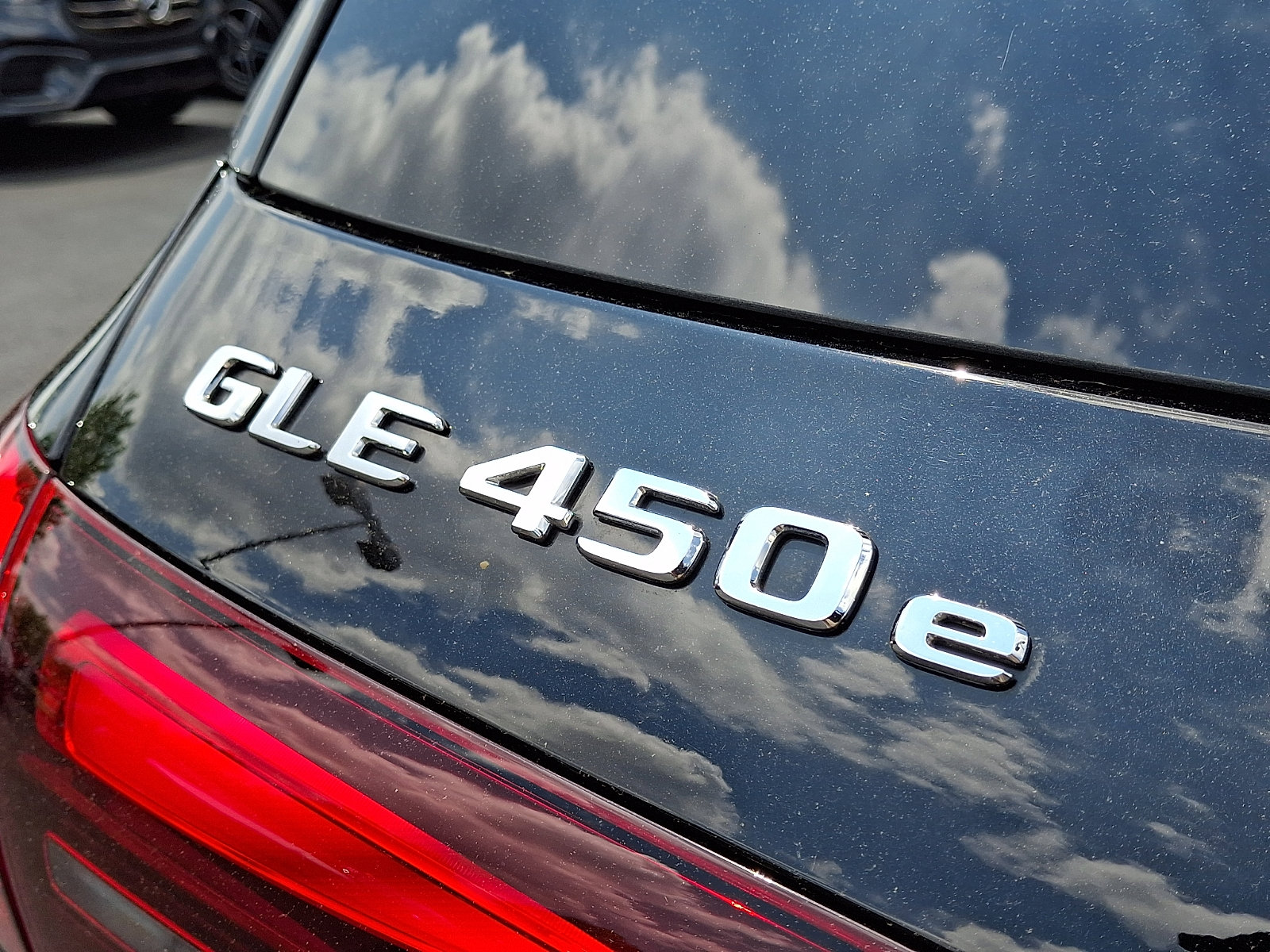Used 2025 Mercedes-Benz GLE 450e 4MATIC image 32