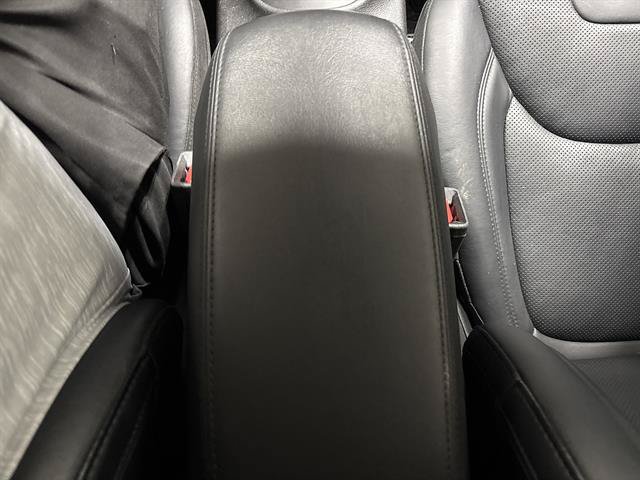 Used 2017 Jeep Cherokee Overland w/ Technology Group AWD/4WD image 13