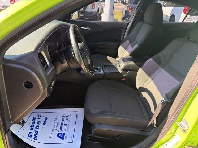 Used 2019 Dodge Charger SXT w/ Blacktop Package image 9
