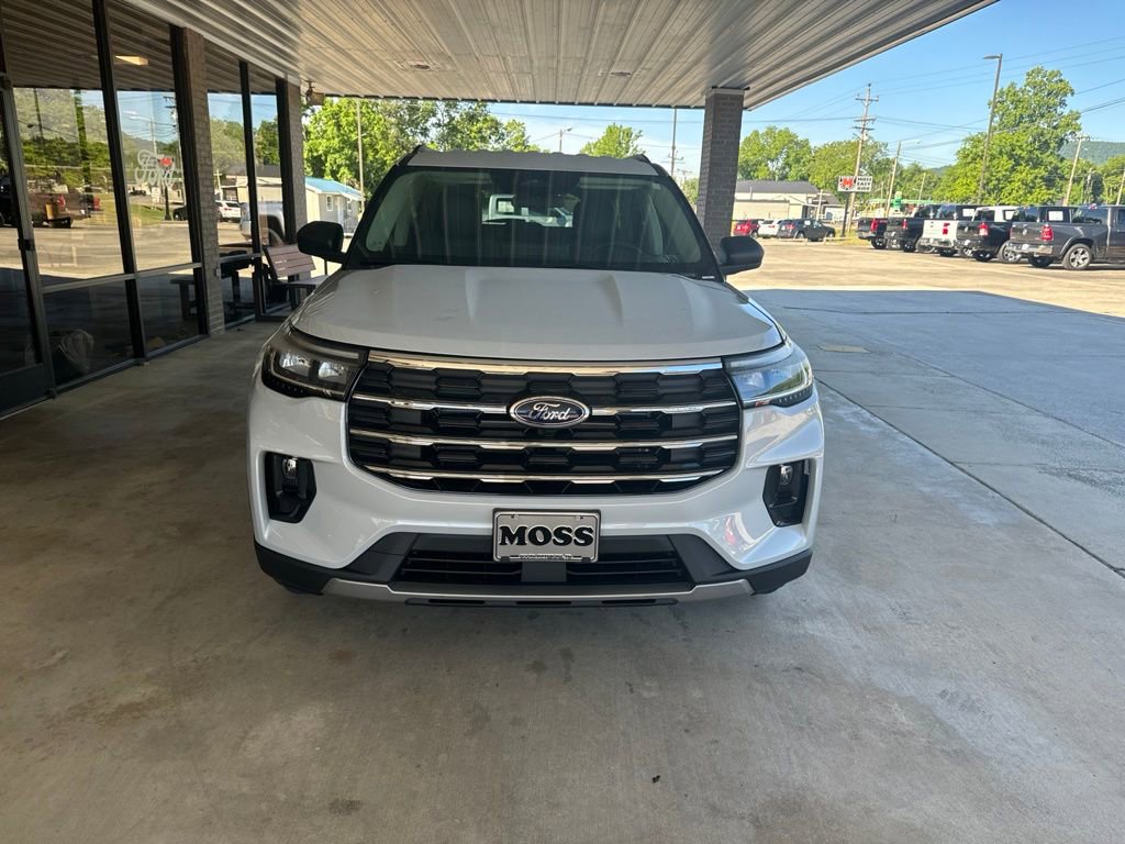 New 2026 Ford Explorer Active RWD image 2