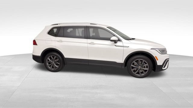 Used 2023 Volkswagen Tiguan SE AWD/4WD image 9