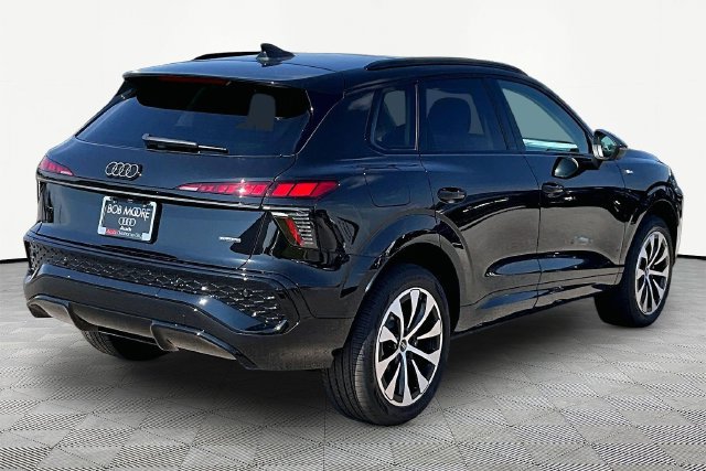New 2026 Audi Q3 quattro 2.0T AWD/4WD image 2