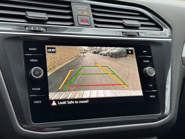 Used 2022 Volkswagen Tiguan SE image 22