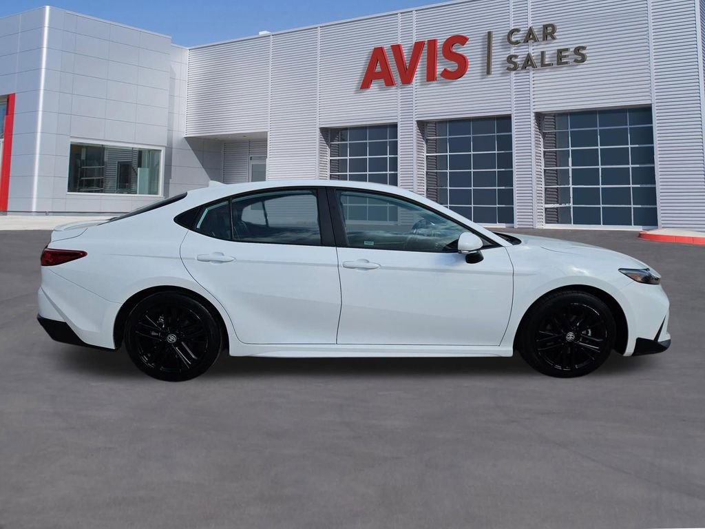 Used 2025 Toyota Camry SE image 7